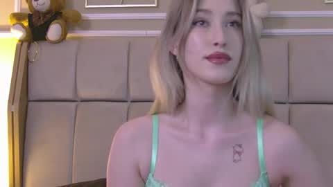 Snapshot of serena_bennet chatting on 27, 5, 2026 Serena online show from 27, 5, 2026