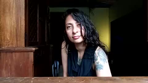 Snapshot of serena_xyz chatting on 15, 4, 2026 Serena Xyz online show from 15, 4, 2026