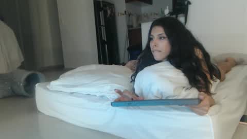 Snapshot of serenaroussee chatting on 15, 12, 2025 sararoussee online show from 15, 12, 2025