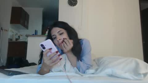 Snapshot of serenaroussee chatting on 17, 12, 2025 sararoussee online show from 17, 12, 2025