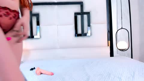 Snapshot of serenawild1 chatting on 19, 10, 2025 SERENA WILD online show from 19, 10, 2025