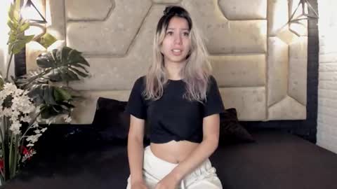 Snapshot of serene_waves chatting on 27, 2, 2026 Serene online show from 27, 2, 2026