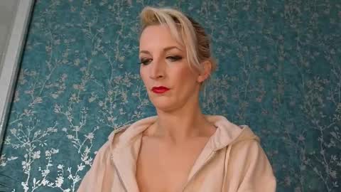 serenexx  your MILF online show from 26, 11, 2025