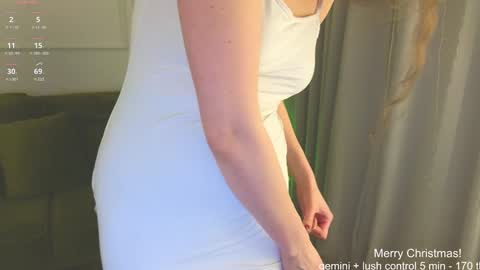 Snapshot of sereta_fin chatting on 24, 12, 2024 Hey Guys and Girls non-binary personalities Im Sereta online show from 24, 12, 2024