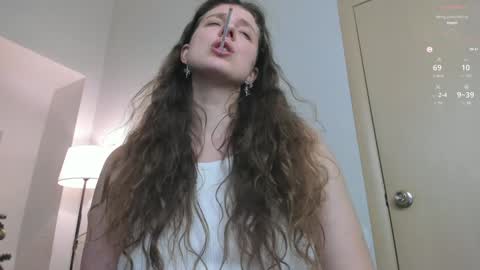Snapshot of sereta_fin chatting on 28, 12, 2024 Hey Guys and Girls non-binary personalities Im Sereta online show from 28, 12, 2024