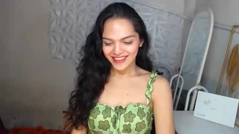 Snapshot of servicedoll18 chatting on 10, 5, 2026 Bella online show from 10, 5, 2026