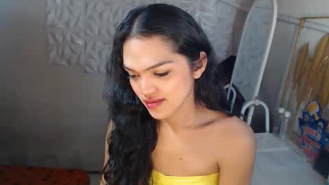 Snapshot of servicedoll18 chatting on 11, 6, 2026 Bella online show from 11, 6, 2026