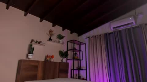 Snapshot of sexicanela99 chatting on 25, 9, 2025 ... Camila ... online show from 25, 9, 2025