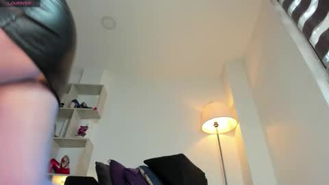 Snapshot of sexirose_19 chatting on 15, 12, 2025 Rosa online show from 15, 12, 2025
