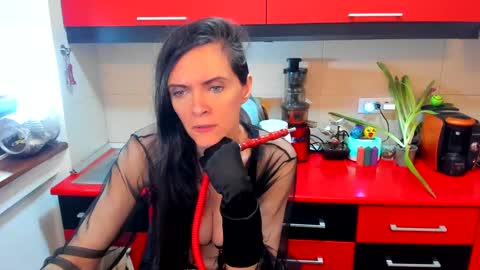 Snapshot of sexqueen1111 chatting on 4, 3, 2025 sexqueen1111 online show from 4, 3, 2025