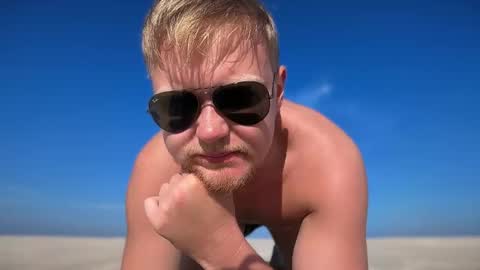 Snapshot of sexual_sbotage chatting on 4, 3, 2026 Max Leman online show from 4, 3, 2026