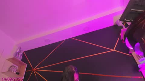 Tifanny Benitez  online show from 14, 9, 2025