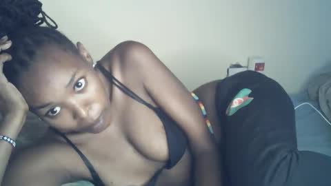 Snapshot of sexxy_curvy23 chatting on 17, 4, 2026 sexxy_curvy23 online show from 17, 4, 2026