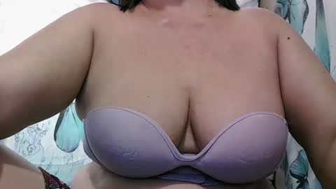 Snapshot of sexxyicee69 chatting on 14, 1, 2025 misslovely j online show from 14, 1, 2025