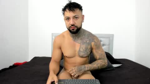 Snapshot of sexxylatincouple1 chatting on 29, 5, 2026 sexxylatincouple1 online show from 29, 5, 2026
