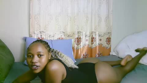 Snapshot of sexy_ariana_2 chatting on 5, 3, 2025 Ariana online show from 5, 3, 2025