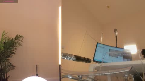 Lina online show from 30, 9, 2025