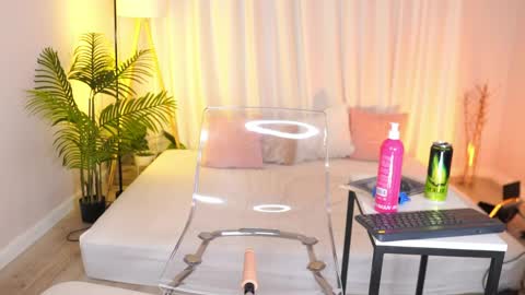 Snapshot of sexy_blonde_doll chatting on 28, 5, 2026 Lina online show from 28, 5, 2026