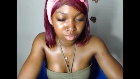 Snapshot of sexy_bluey247 chatting on 30, 10, 2025 sexy_bluey247 online show from 30, 10, 2025