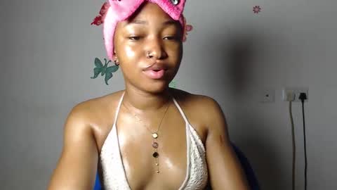 Snapshot of sexy_bluey247 chatting on 4, 12, 2025 sexy_bluey247 online show from 4, 12, 2025