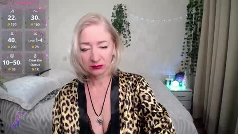 Snapshot of sexy_cat00 chatting on 4, 12, 2025 Irena online show from 4, 12, 2025