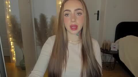 Snapshot of sexy_coralie chatting on 7, 1, 2026 C o r a l i e online show from 7, 1, 2026