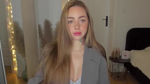 Snapshot of sexy_coralie chatting on 17, 1, 2026 C o r a l i e online show from 17, 1, 2026