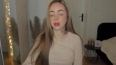 Snapshot of sexy_coralie chatting on 19, 1, 2026 C o r a l i e online show from 19, 1, 2026