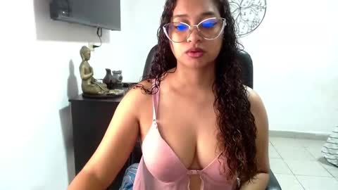 danna gomez online show from 4, 3, 2025