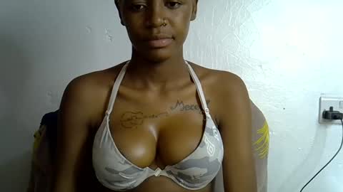 Snapshot of sexy_ebonii chatting on 25, 9, 2025 sexy_ebonii online show from 25, 9, 2025