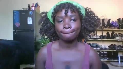 Snapshot of sexy_ebony_princess chatting on 17, 9, 2025 Trina online show from 17, 9, 2025