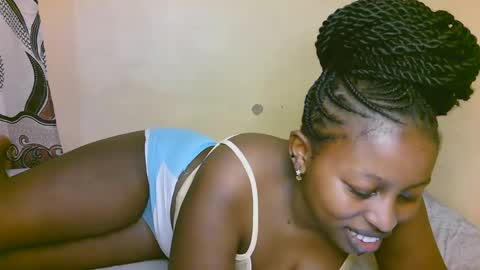 Snapshot of sexy_latasha chatting on 14, 10, 2025 sexy_latasha online show from 14, 10, 2025