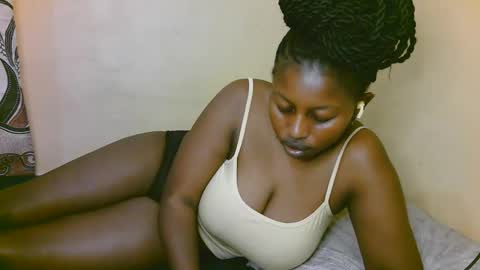 Snapshot of sexy_latasha chatting on 16, 10, 2025 sexy_latasha online show from 16, 10, 2025