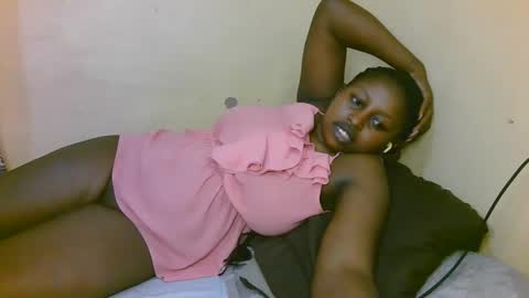 Snapshot of sexy_latasha chatting on 19, 10, 2025 sexy_latasha online show from 19, 10, 2025