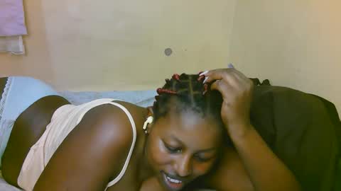 Snapshot of sexy_latasha chatting on 7, 11, 2025 sexy_latasha online show from 7, 11, 2025