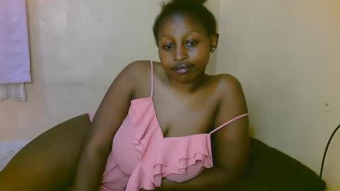 Snapshot of sexy_latasha chatting on 5, 12, 2025 sexy_latasha online show from 5, 12, 2025