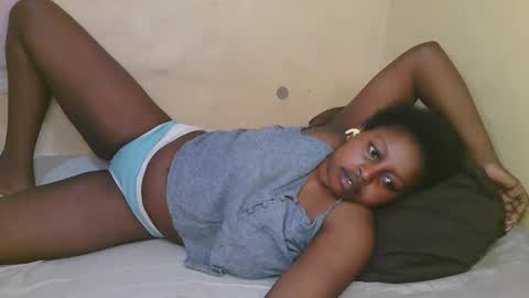 Snapshot of sexy_latasha chatting on 17, 12, 2025 sexy_latasha online show from 17, 12, 2025