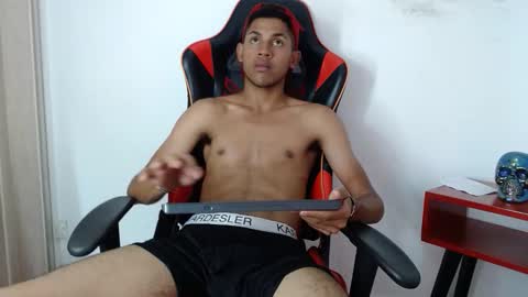 Snapshot of sexy_latin_cum chatting on 15, 10, 2025 sexy_latin_cum online show from 15, 10, 2025