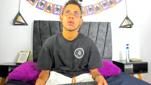 Snapshot of sexy_latin_cum chatting on 27, 10, 2025 sexy_latin_cum online show from 27, 10, 2025