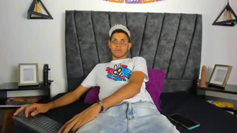 Snapshot of sexy_latin_cum chatting on 29, 10, 2025 sexy_latin_cum online show from 29, 10, 2025