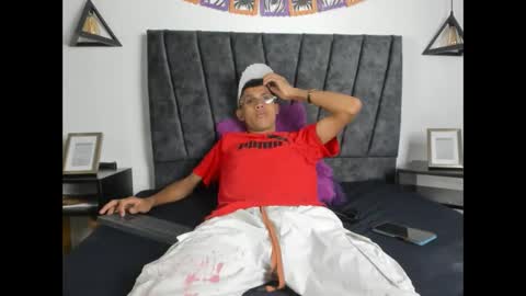 Snapshot of sexy_latin_cum chatting on 1, 11, 2025 sexy_latin_cum online show from 1, 11, 2025