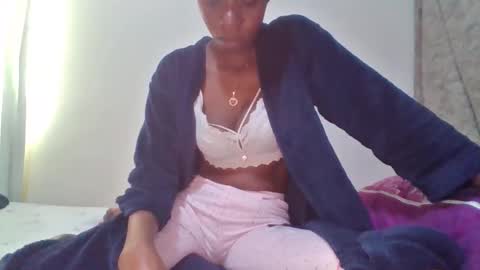 Snapshot of sexy_leila3 chatting on 23, 10, 2025 kayla online show from 23, 10, 2025