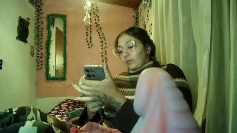 Snapshot of sexy_lolas chatting on 21, 4, 2026 sexy lolas online show from 21, 4, 2026