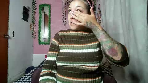 Snapshot of sexy_lolas chatting on 19, 5, 2026 sexy lolas online show from 19, 5, 2026