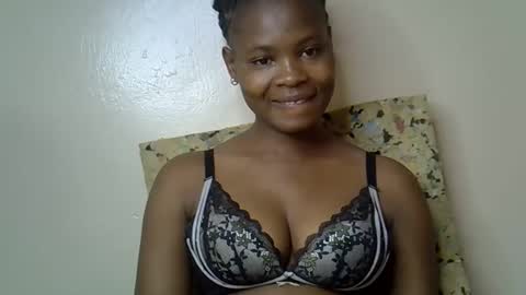 Snapshot of sexy_molyne chatting on 17, 4, 2026 Molyne online show from 17, 4, 2026