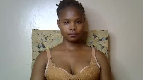 Snapshot of sexy_molyne chatting on 27, 4, 2026 Molyne online show from 27, 4, 2026