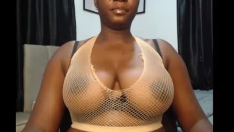Snapshot of sexy_pearl12 chatting on 10, 5, 2026 zoe online show from 10, 5, 2026