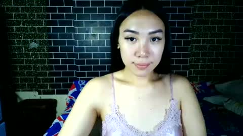 hi im queenie online show from 8, 7, 2026