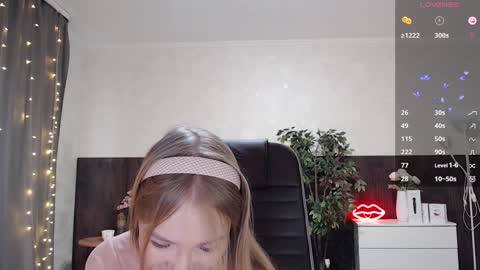 Snapshot of sexy_red_foxx chatting on 5, 12, 2024 Annie - Your Dream Girl online show from 5, 12, 2024