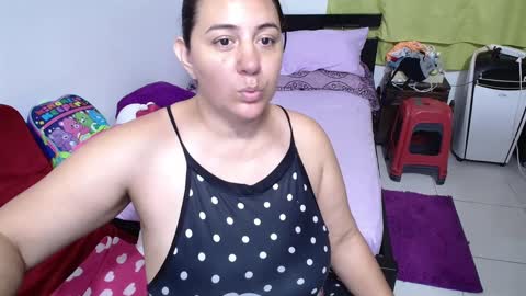 Snapshot of sexy_ticki chatting on 15, 12, 2024 janel online show from 15, 12, 2024
